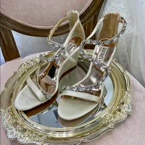 BADGLEY MISCHKA SIMONA IVORY SIZE 9